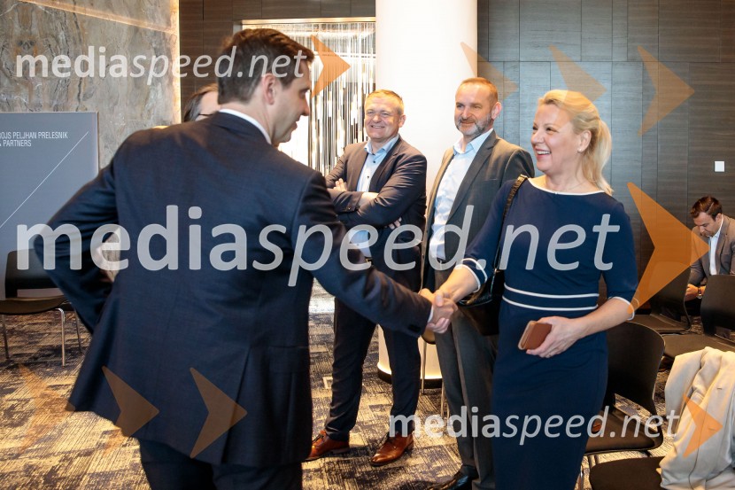 Čaj z razlogom: Krepitev kapitalskih trgov s pomočjo trajnostne pokojninske reforme