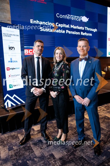  Luka Vesnaver, predsednik Britansko-slovenske gospodarske zbornice in partner v ION Advisory;  Barbara Uranjek, direktorica, Britansko-slovenska gospodarska zbornica;  Paul Suchar, predsednik Britanske poslovne zbornice na HrvaškemČaj z razlogom: Krepitev kapitalskih trgov s pomočjo trajnostne pokojninske reforme