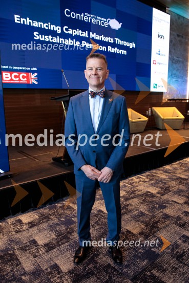  Paul Suchar, predsednik Britanske poslovne zbornice na HrvaškemČaj z razlogom: Krepitev kapitalskih trgov s pomočjo trajnostne pokojninske reforme