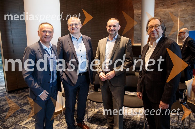 Čaj z razlogom: Krepitev kapitalskih trgov s pomočjo trajnostne pokojninske reforme