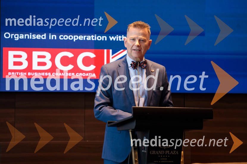  Paul Suchar, predsednik Britanske poslovne zbornice na HrvaškemČaj z razlogom: Krepitev kapitalskih trgov s pomočjo trajnostne pokojninske reforme