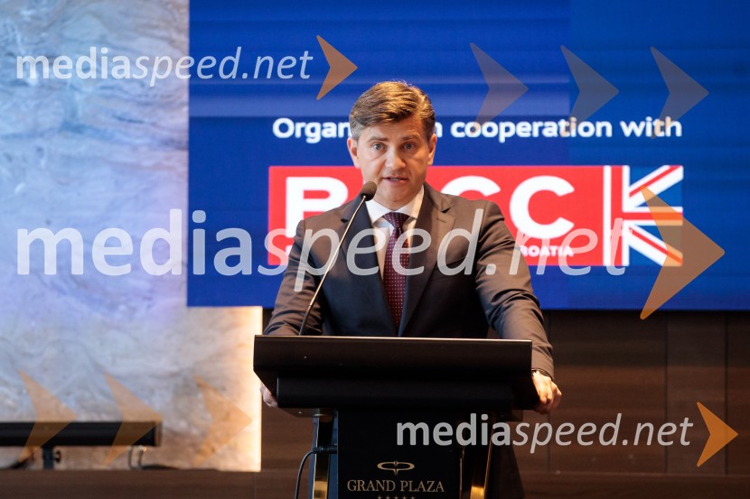  Gregor Pajek, partner, odvetniška pisarna Rojs, Peljhan, Prelesnik & partnerjiČaj z razlogom: Krepitev kapitalskih trgov s pomočjo trajnostne pokojninske reforme