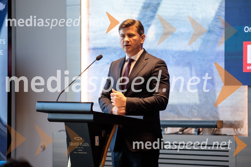  Gregor Pajek, partner, odvetniška pisarna Rojs, Peljhan, Prelesnik & partnerjiČaj z razlogom: Krepitev kapitalskih trgov s pomočjo trajnostne pokojninske reforme