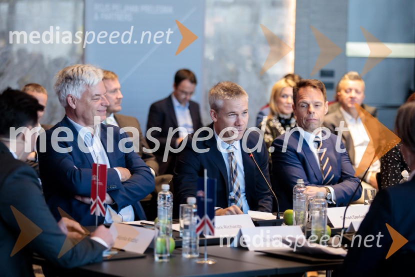  Mark Richatds, član nadzornega sveta, NLB; dr. Simon Savšek, vodja pisarne Skupine Evropske investicijske banke v SlovenijiČaj z razlogom: Krepitev kapitalskih trgov s pomočjo trajnostne pokojninske reforme