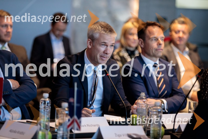 dr. Simon Savšek, vodja pisarne Skupine Evropske investicijske banke v SlovenijiČaj z razlogom: Krepitev kapitalskih trgov s pomočjo trajnostne pokojninske reforme