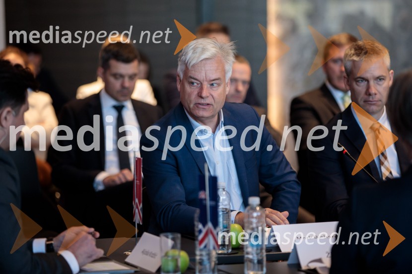  Mark Richards, član nadzornega sveta, NLBČaj z razlogom: Krepitev kapitalskih trgov s pomočjo trajnostne pokojninske reforme