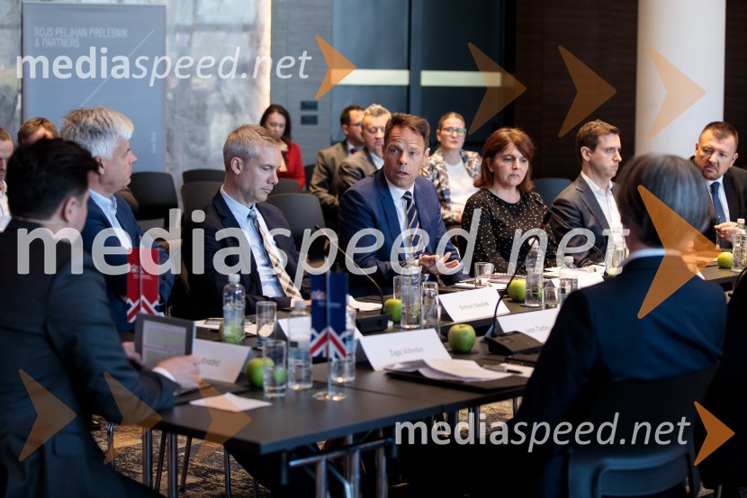 Čaj z razlogom: Krepitev kapitalskih trgov s pomočjo trajnostne pokojninske reforme