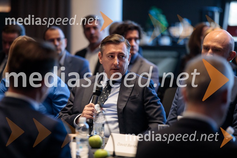 Čaj z razlogom: Krepitev kapitalskih trgov s pomočjo trajnostne pokojninske reforme