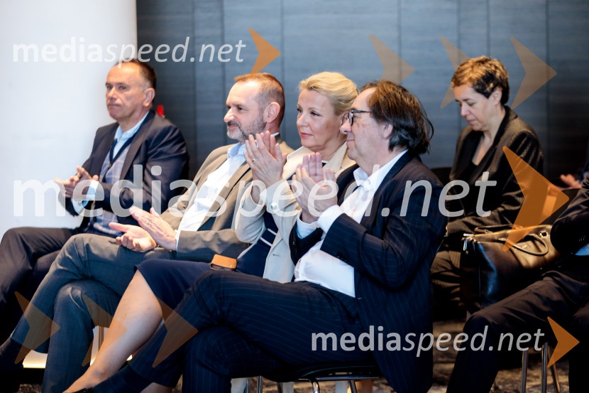 Čaj z razlogom: Krepitev kapitalskih trgov s pomočjo trajnostne pokojninske reforme