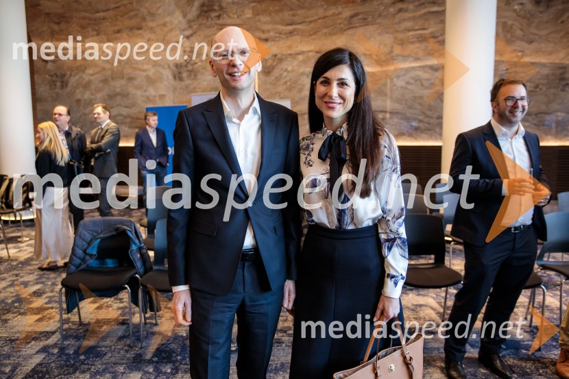 Čaj z razlogom: Krepitev kapitalskih trgov s pomočjo trajnostne pokojninske reforme