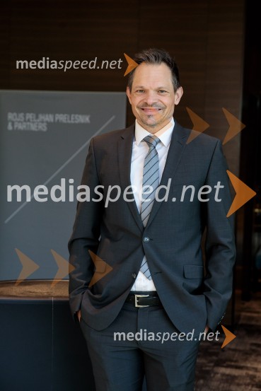  Žiga Flšer, Britansko-slovenska gospodarska zbornicaČaj z razlogom: Krepitev kapitalskih trgov s pomočjo trajnostne pokojninske reforme