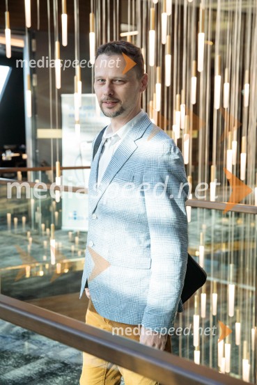 Čaj z razlogom: Krepitev kapitalskih trgov s pomočjo trajnostne pokojninske reforme