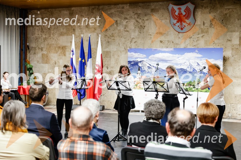 Prireditev Kranj-La Ciotat ob obisku plesalk iz Francije