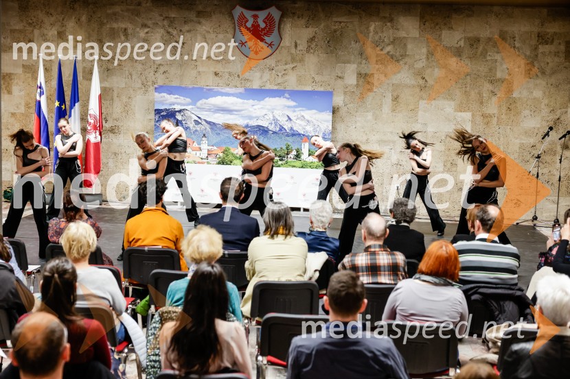 Prireditev Kranj-La Ciotat ob obisku plesalk iz Francije