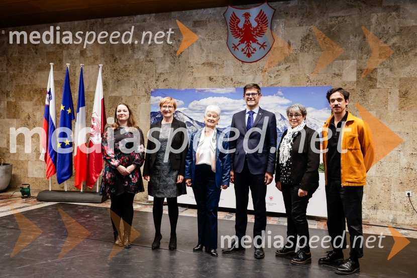  ... ;  ... ;  ... ;  Matjaž Rakovec, župan Mestne občine Kranj;  ... ;  Julien Cousseau, kulturni atašej FRA veleposlaništvoPrireditev Kranj-La Ciotat ob obisku plesalk iz Francije