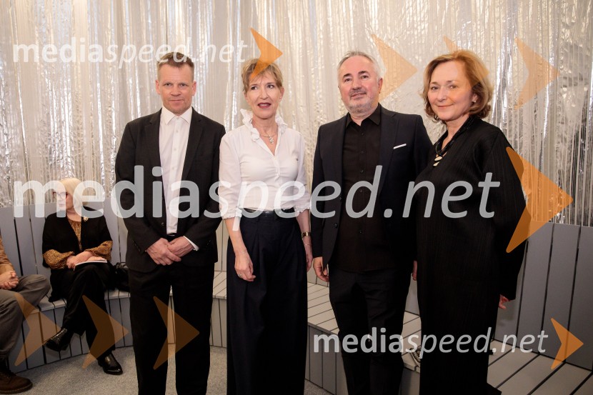  Luka Nabergoj, pomočnik ravnateljice SNG Drama Ljubljana;  Vesna Jurca Tadel, ravnateljica SNG Drama Ljubljana;  ... ; dr. Barbara Jaki, direktorica Narodne galerijeTramvaj Poželenje, premiera v SNG Drama Ljubljana