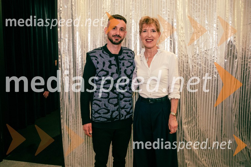  Jernej Pristov, vodja službe za odnose z javnostmi SNG Drama Ljubljana;  Vesna Jurca Tadel, ravnateljica SNG Drama LjubljanaTramvaj Poželenje, premiera v SNG Drama Ljubljana