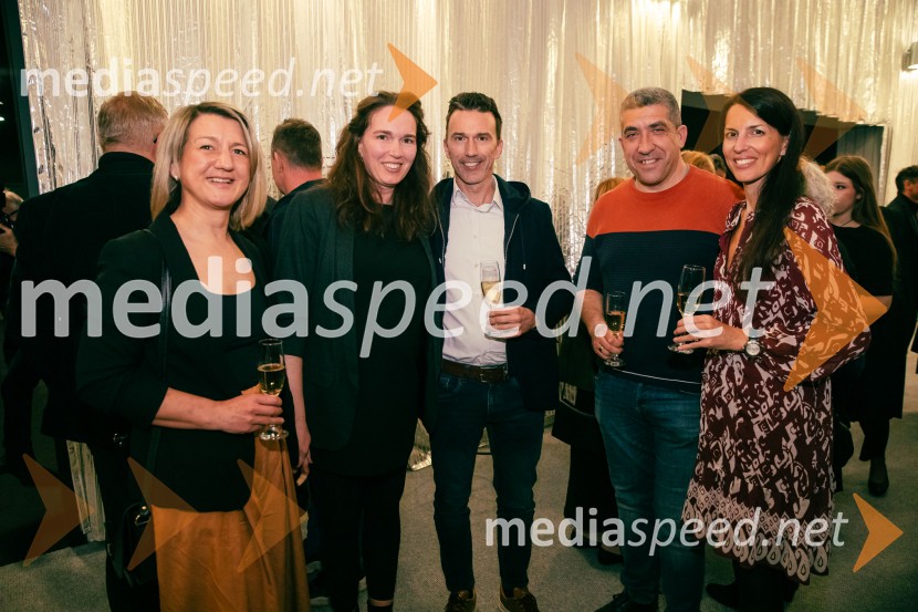  Nina Šorak, dramaturginja in režiserka;  ... ;  ... ;  ... ;  ... Tramvaj Poželenje, premiera v SNG Drama Ljubljana