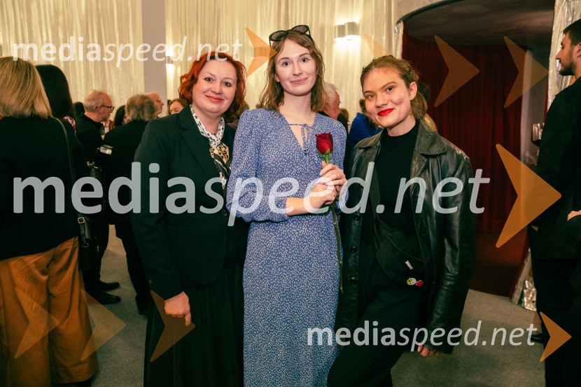  ... ;  ... ;  Nika  Šoštarič, študentka dramaturgijeTramvaj Poželenje, premiera v SNG Drama Ljubljana