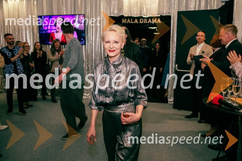  Polona  Juh, igralkaTramvaj Poželenje, premiera v SNG Drama Ljubljana