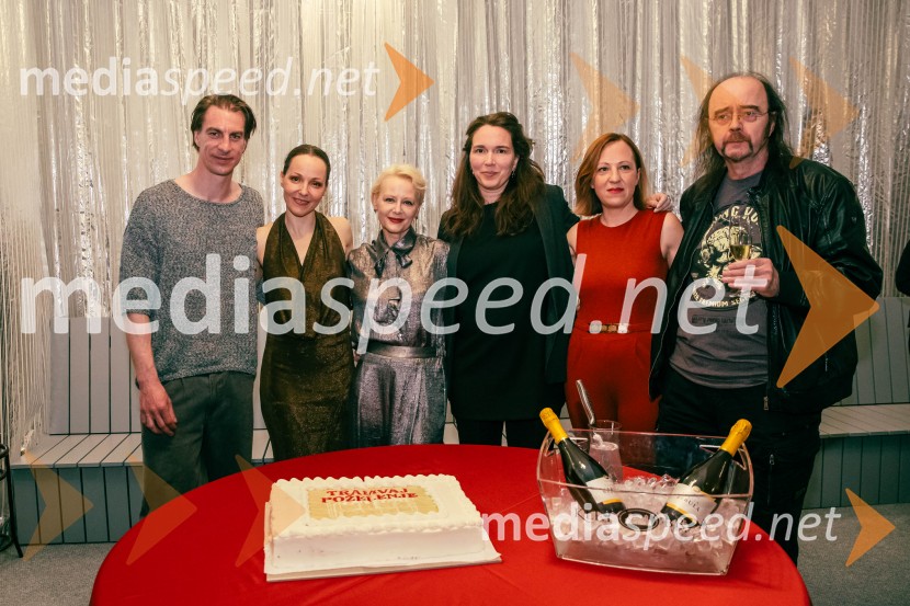  Jure Henigman, igralec;  Iva Babić, igralka;  Polona  Juh, igralka;  Nina Šorak, dramaturginja in režiserka;  Vanja  Plut, igralka;  Matija Rozman, igralecTramvaj Poželenje, premiera v SNG Drama Ljubljana
