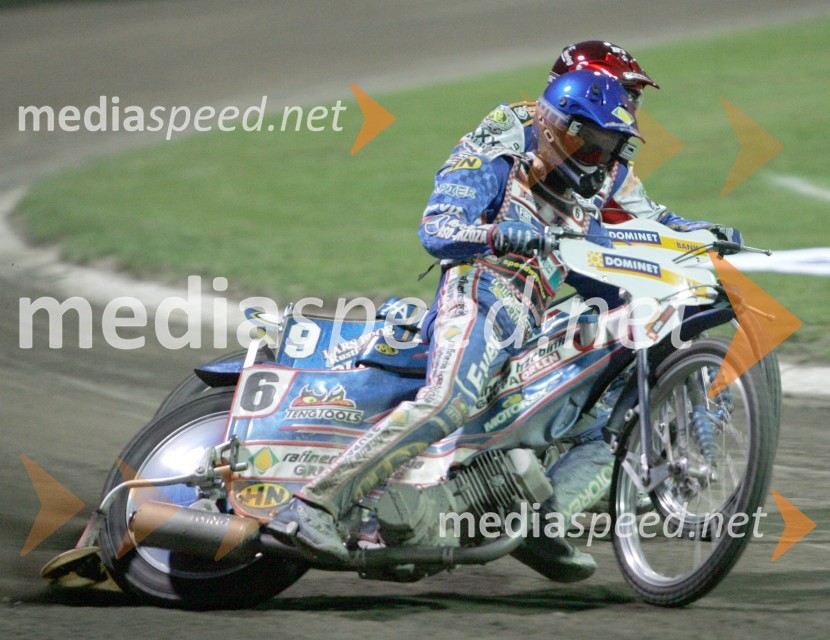 Hans Andersen (Danska) - v ozadju in Tomasz Gollob (Poljska)SPEEDWAY, VN Evrope 2005