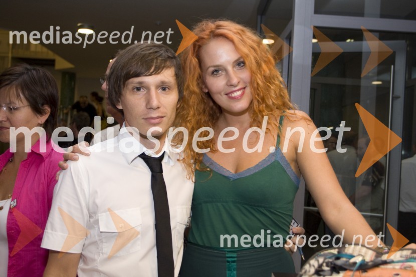 Uroš Bonšek, vodja za stike z javnostjo in Anđa D. Marić, pevkaCenter urbane kulture Kino Šiška, otvoritev