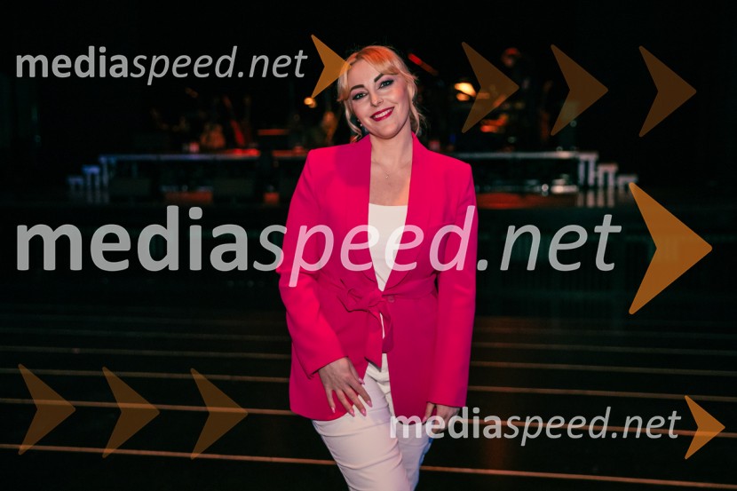  Tjaša  Platovšek, voditeljica in urednica, RTV SLOTradicionalni koncert MGL&AGRFT v Kino Šiška