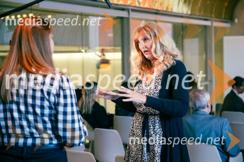 dr. Vesna Mikolič, predsednica strokovnega sveta Zlati kamenPredstavitev knjige Ogenj Aleša Štegerja