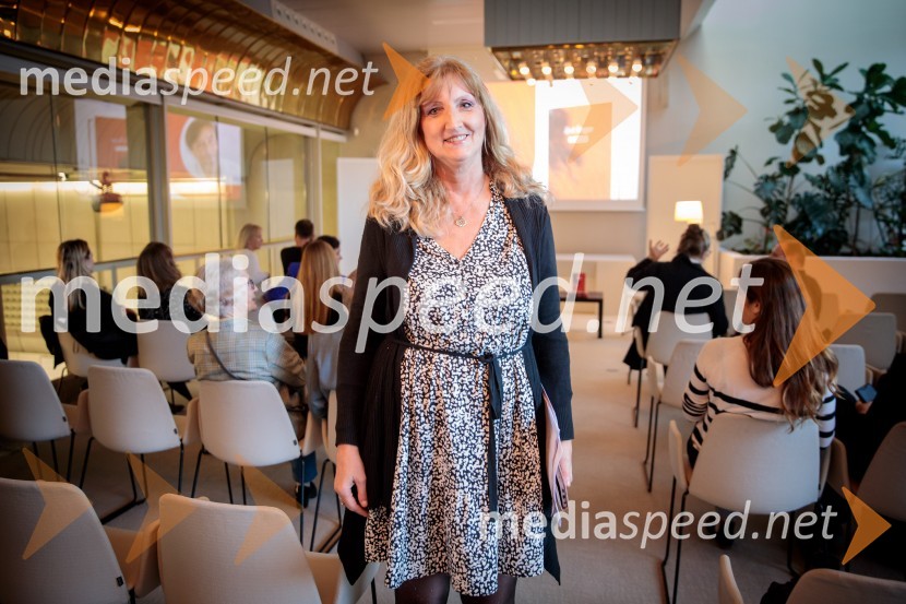 dr. Vesna Mikolič, predsednica strokovnega sveta Zlati kamenPredstavitev knjige Ogenj Aleša Štegerja