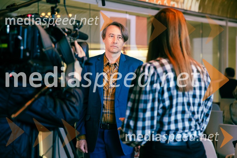  Aleš Šteger, pesnik, pisateljPredstavitev knjige Ogenj Aleša Štegerja