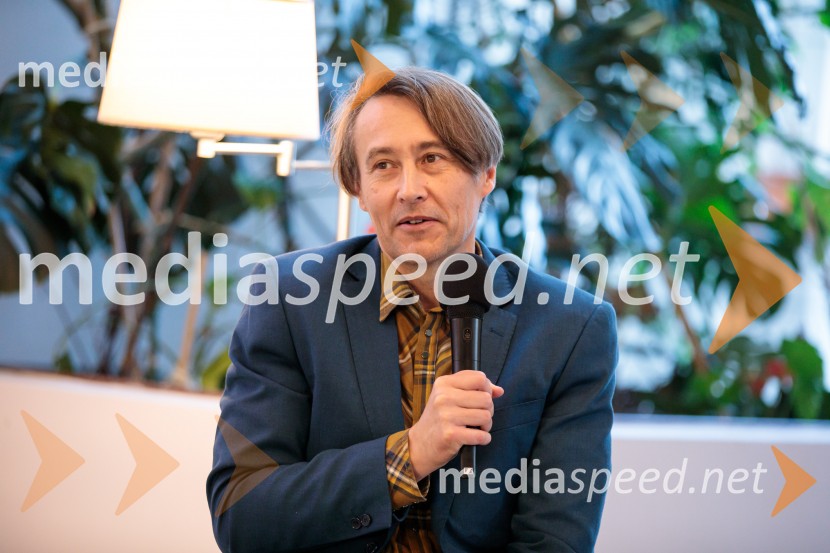  Aleš Šteger, pesnik, pisateljPredstavitev knjige Ogenj Aleša Štegerja