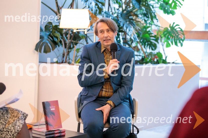  Aleš Šteger, pesnik, pisateljPredstavitev knjige Ogenj Aleša Štegerja