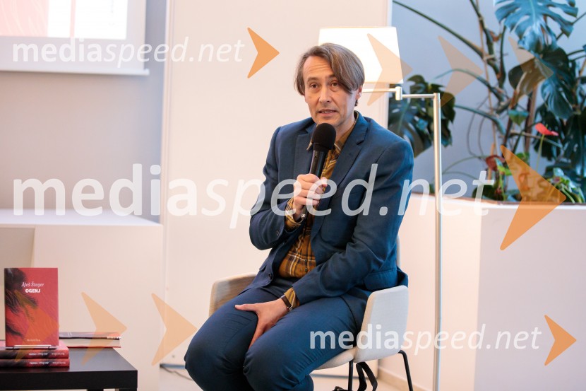  Aleš Šteger, pesnik, pisateljPredstavitev knjige Ogenj Aleša Štegerja