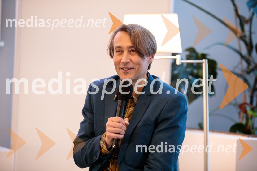  Aleš Šteger, pesnik, pisateljPredstavitev knjige Ogenj Aleša Štegerja