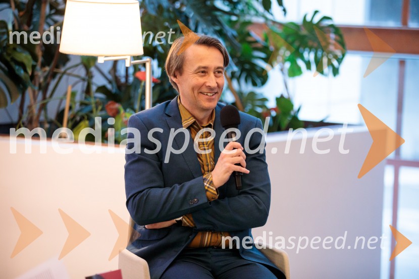  Aleš Šteger, pesnik, pisateljPredstavitev knjige Ogenj Aleša Štegerja