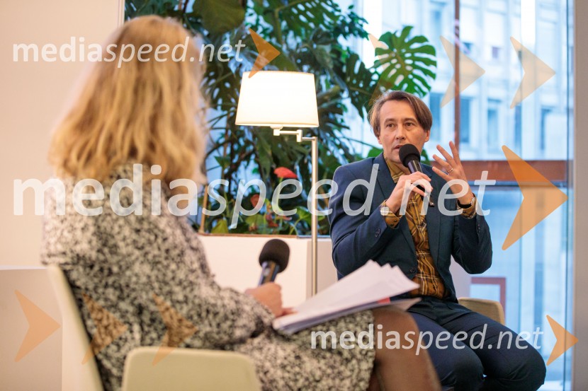 dr. Vesna Mikolič, predsednica strokovnega sveta Zlati kamen;  Aleš Šteger, pesnik, pisateljPredstavitev knjige Ogenj Aleša Štegerja