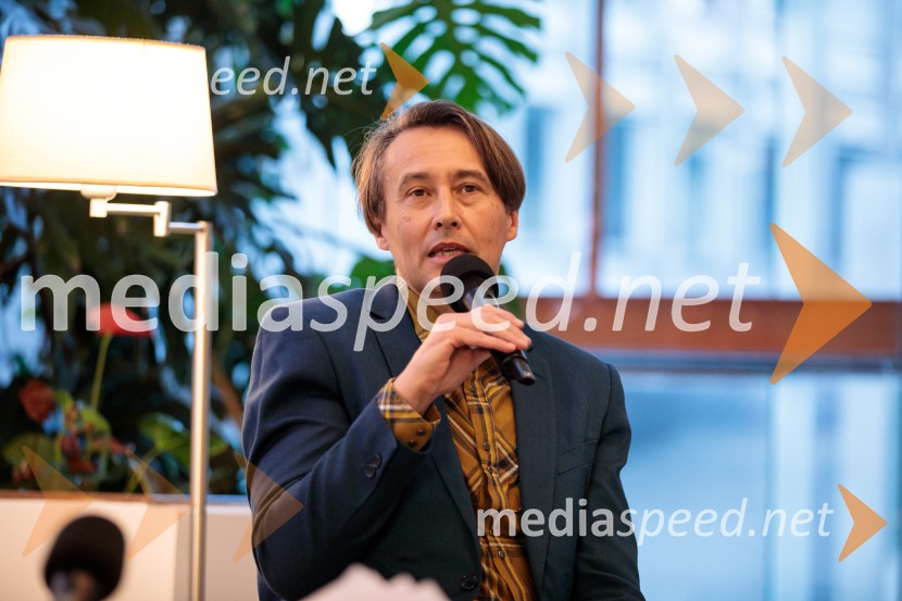  Aleš Šteger, pesnik, pisateljPredstavitev knjige Ogenj Aleša Štegerja