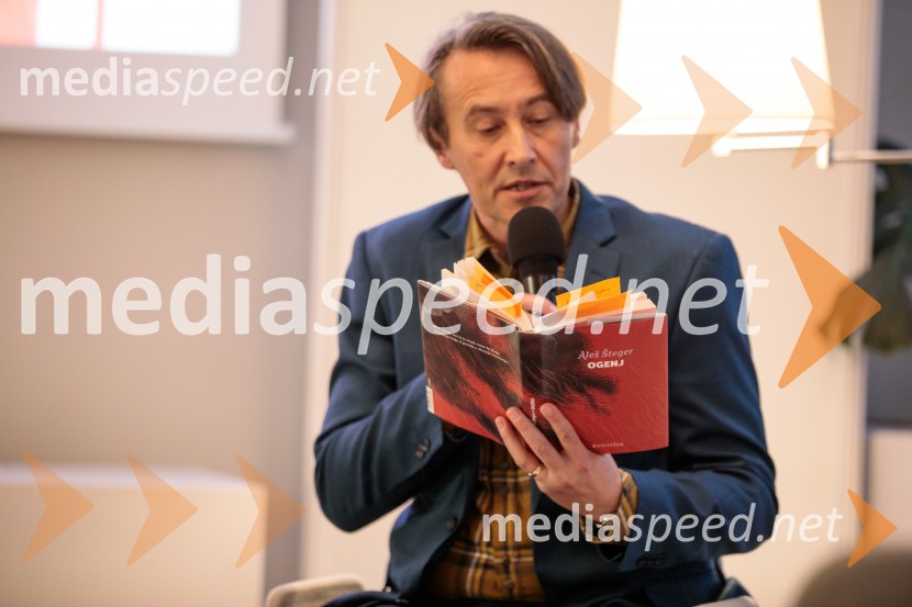  Aleš Šteger, pesnik, pisateljPredstavitev knjige Ogenj Aleša Štegerja