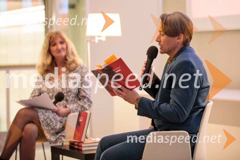 dr. Vesna Mikolič, predsednica strokovnega sveta Zlati kamen;  Aleš Šteger, pesnik, pisateljPredstavitev knjige Ogenj Aleša Štegerja