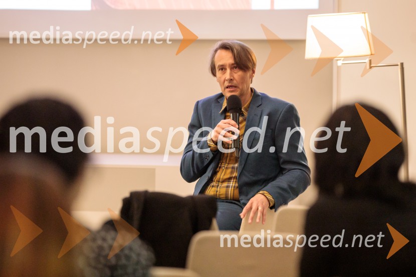  Aleš Šteger, pesnik, pisateljPredstavitev knjige Ogenj Aleša Štegerja