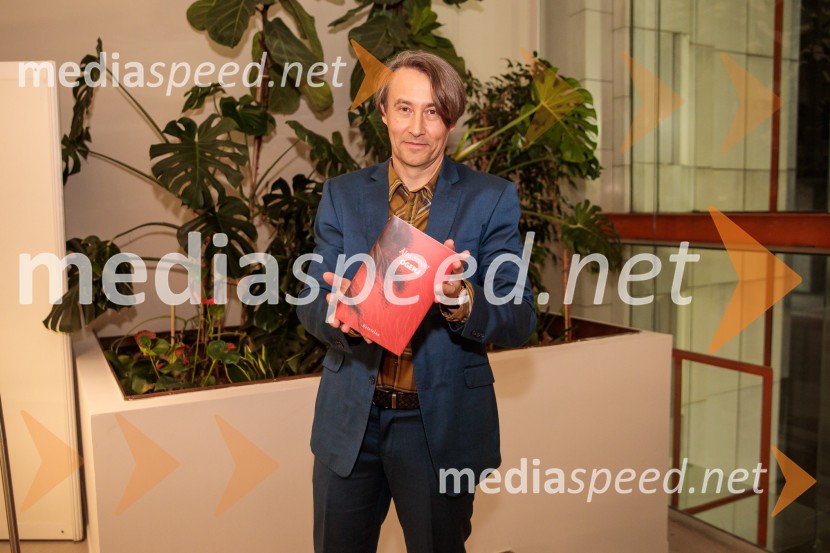  Aleš Šteger, pesnik, pisateljPredstavitev knjige Ogenj Aleša Štegerja