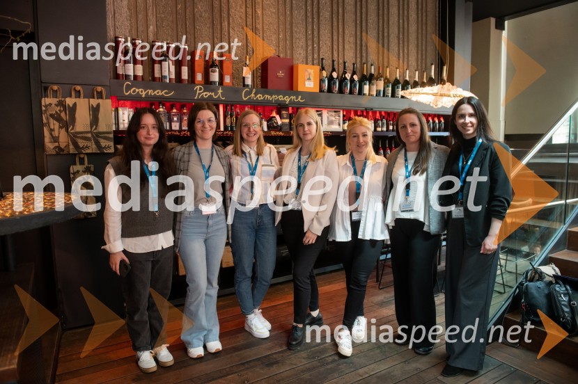  ... ;  Ines  Mikulič, Karierni center Univerze v Mariboru;  ... ;  ... ;  ... ;  ... ;  Katja  Kovše, Karierni center Univerze v MariboruUniverza v Mariboru uspešno izvedla Karierni brunch