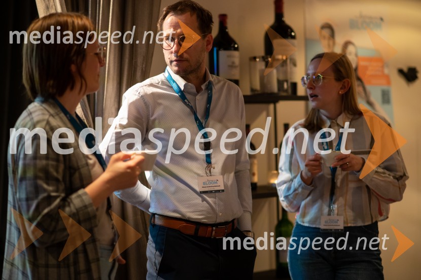  Ines  Mikulič, Karierni center Univerze v Mariboru;  ... ;  ... Univerza v Mariboru uspešno izvedla Karierni brunch