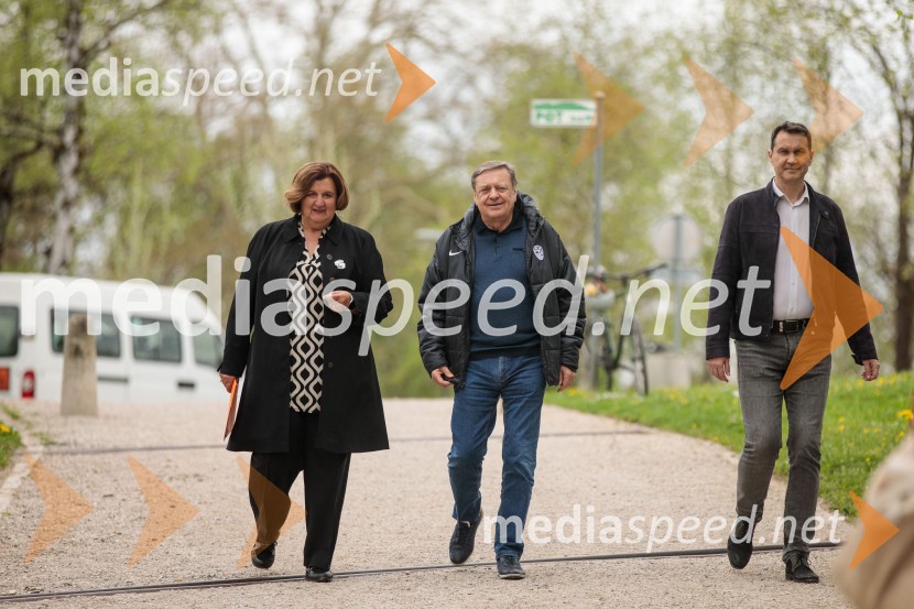  Alenka Petkovšek, predsednica Zveze Anita Ogulin;  Zoran Janković, župan, Mestna občina Ljubljana;  ... Spominska tabla v čast Aniti Ogulin ob Poti spominov in tovarištva