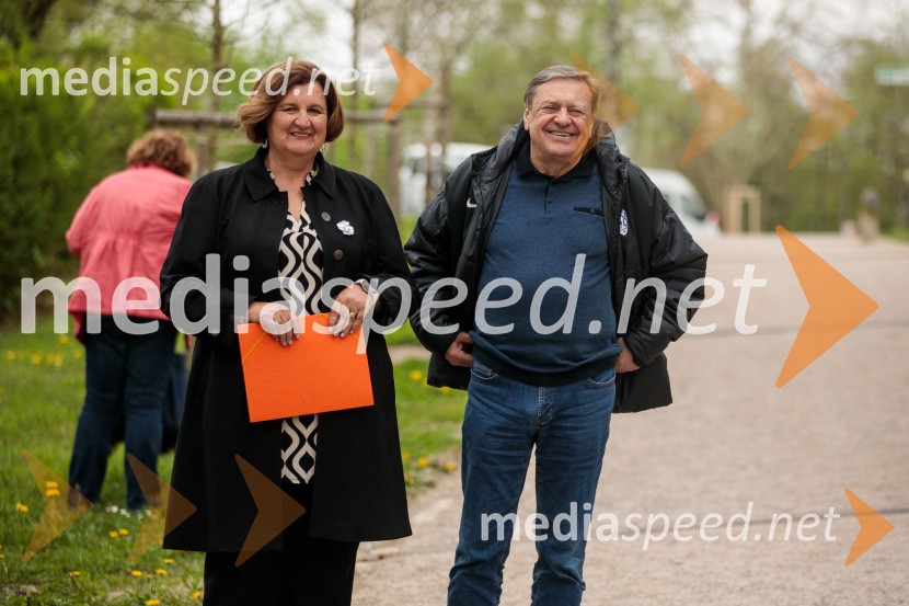  Alenka Petkovšek, predsednica Zveze Anita Ogulin;  Zoran Janković, župan, Mestna občina LjubljanaSpominska tabla v čast Aniti Ogulin ob Poti spominov in tovarištva