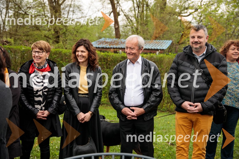 Spominska tabla v čast Aniti Ogulin ob Poti spominov in tovarištva