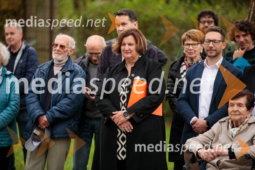 Alenka Petkovšek, predsednica Zveze Anita OgulinSpominska tabla v čast Aniti Ogulin ob Poti spominov in tovarištva