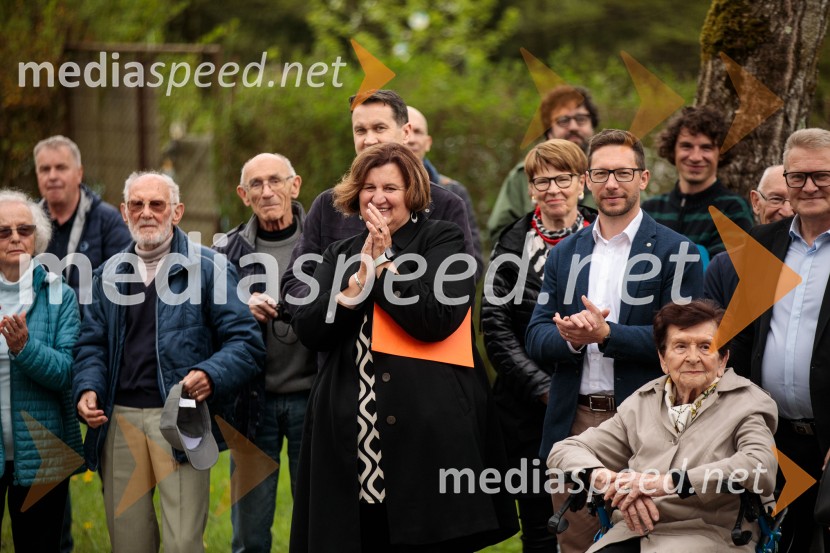  Alenka Petkovšek, predsednica Zveze Anita OgulinSpominska tabla v čast Aniti Ogulin ob Poti spominov in tovarištva