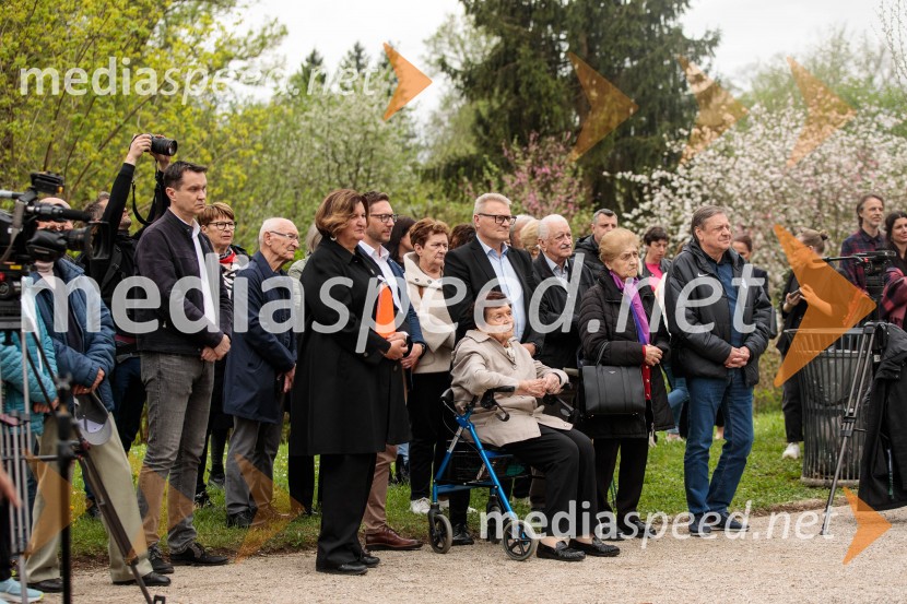 Spominska tabla v čast Aniti Ogulin ob Poti spominov in tovarištva
